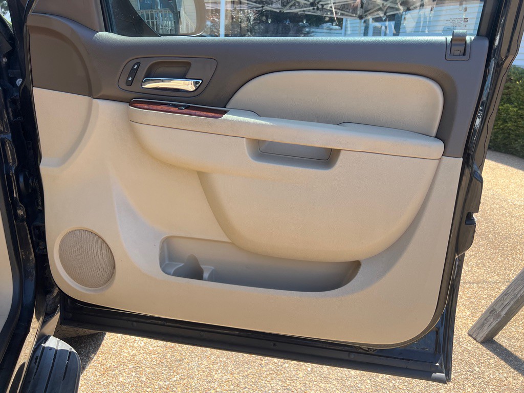 2013 Chevrolet Suburban Image 21