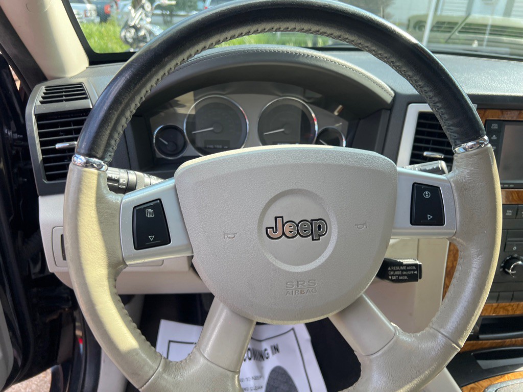 2010 Jeep Grand Cherokee Image 11