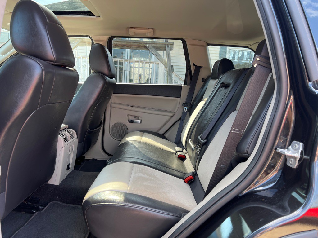 2010 Jeep Grand Cherokee Image 18