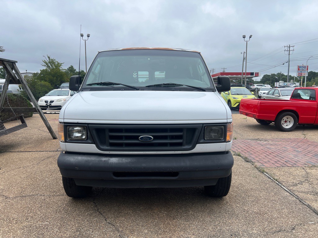 2003 Ford Econoline Image 2