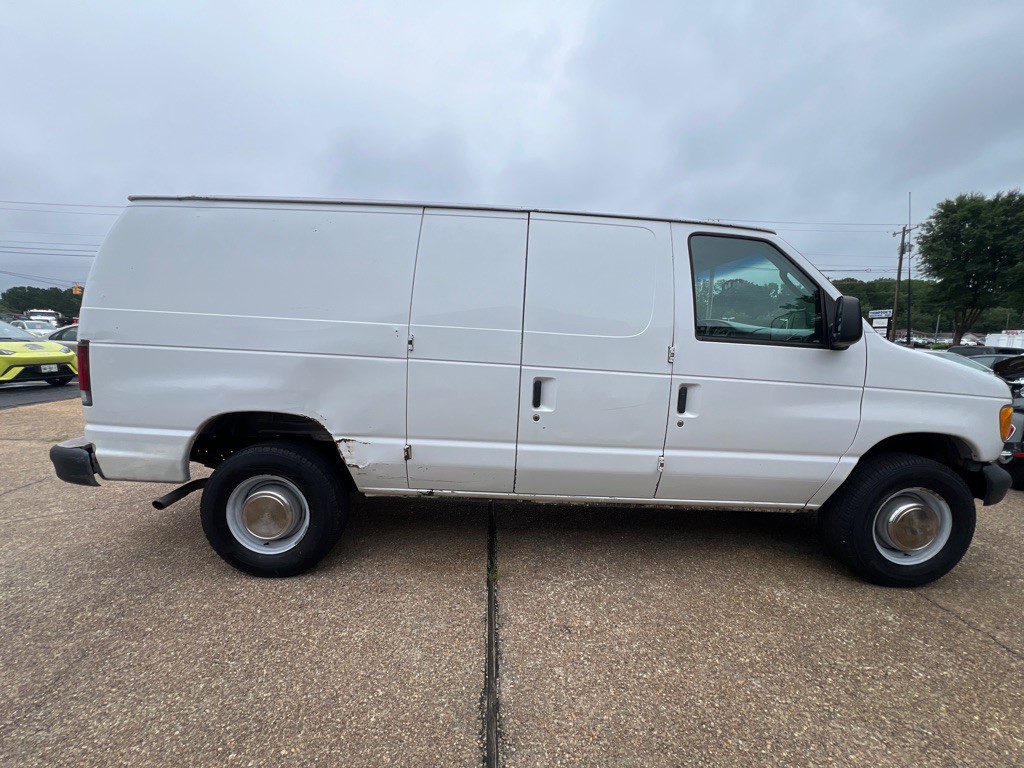 2003 Ford Econoline Image 4