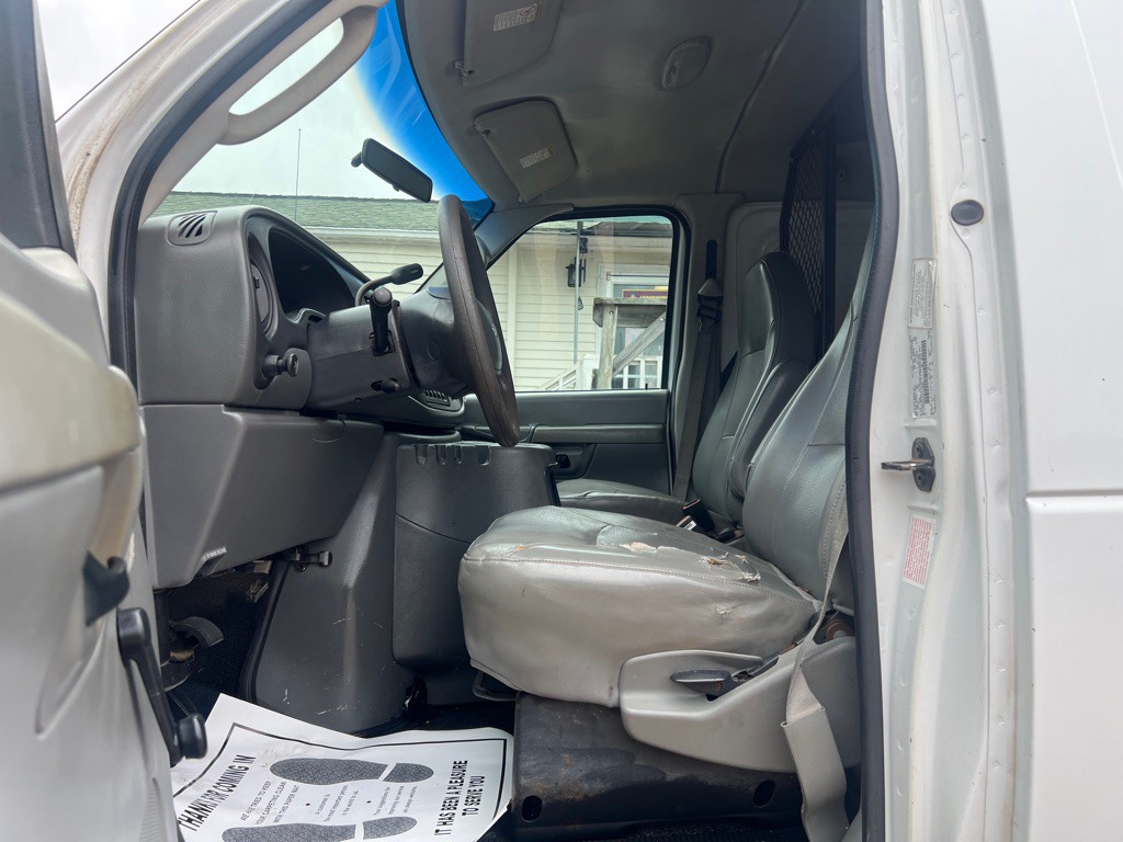 2003 Ford Econoline Image 9