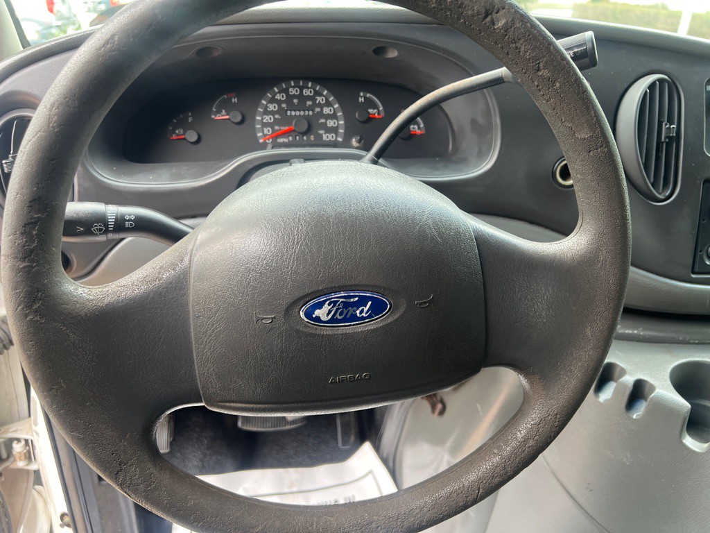 2003 Ford Econoline Image 10