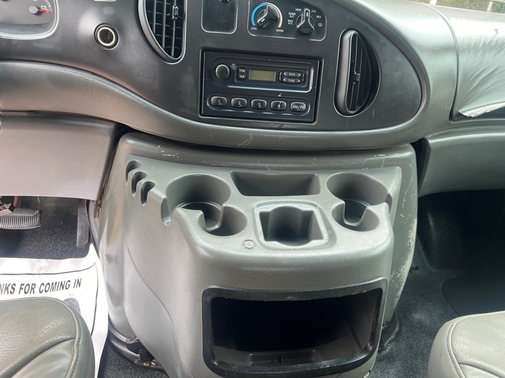 2003 Ford Econoline Image 11