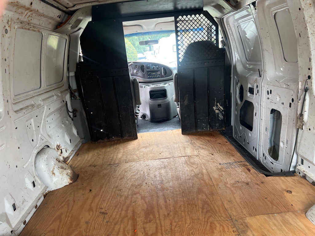 2003 Ford Econoline Image 13