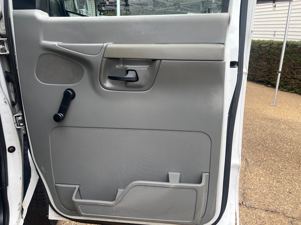 2003 Ford Econoline Image 14