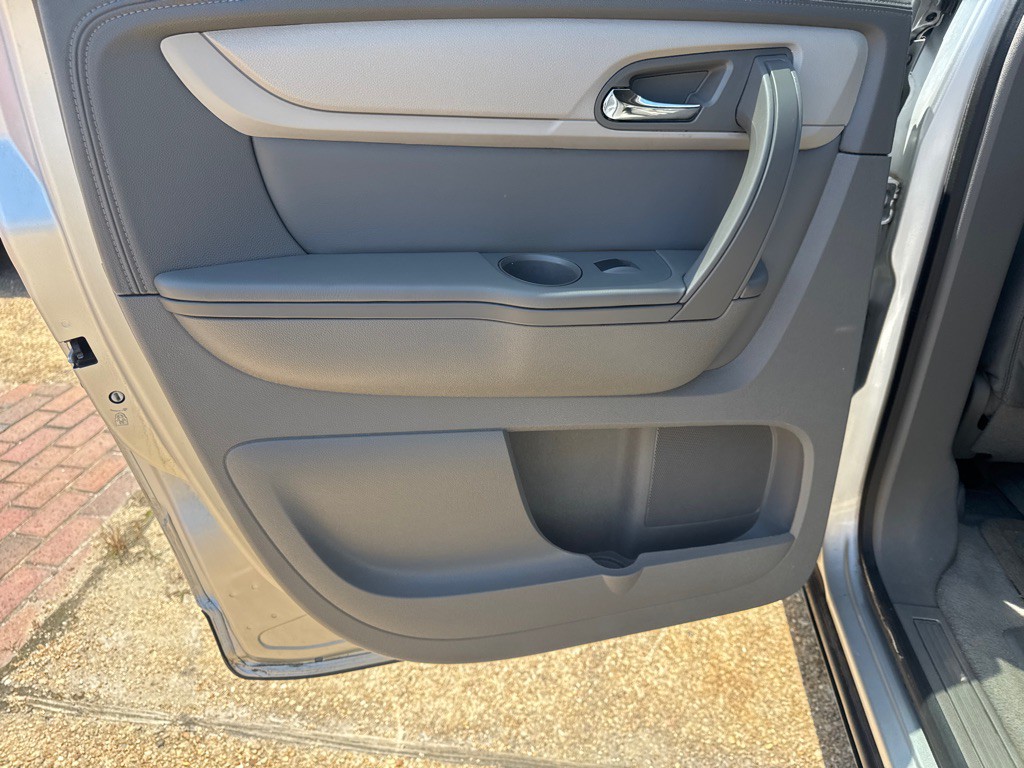 2015 Chevrolet Traverse Image 16