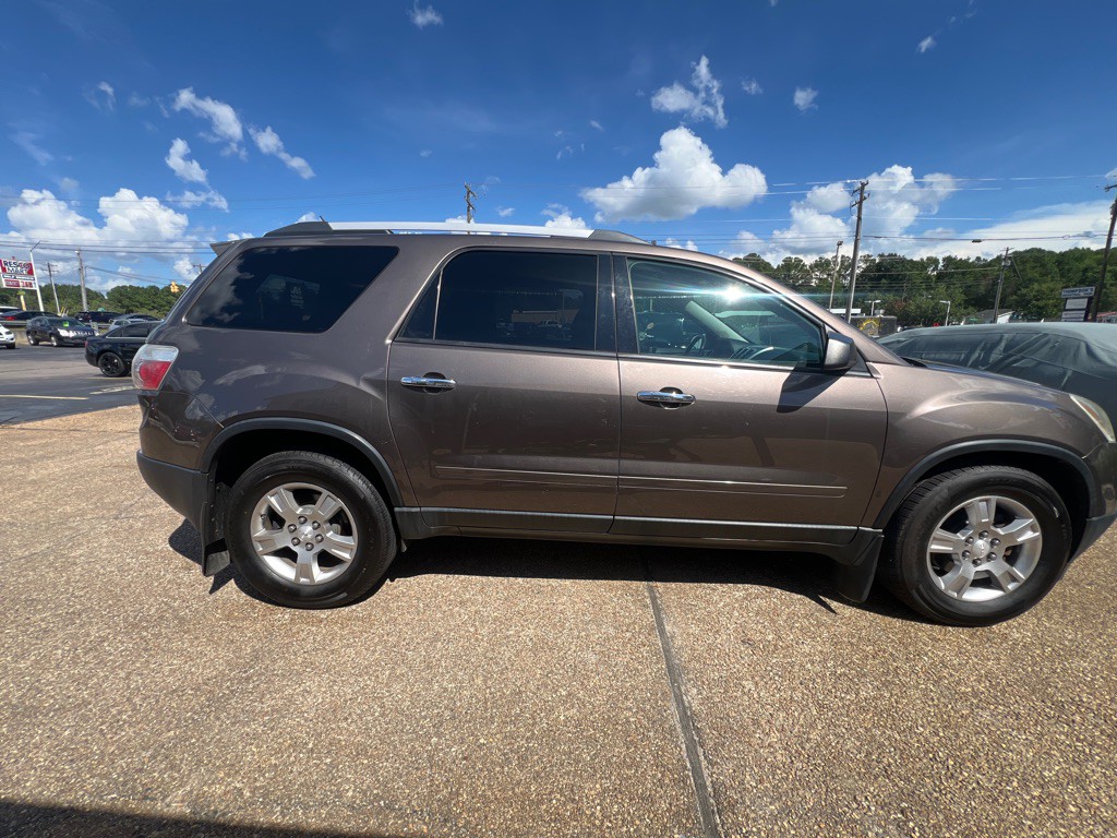 2011 GMC Acadia Image 4