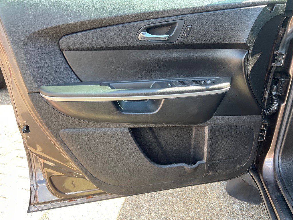 2011 GMC Acadia Image 9