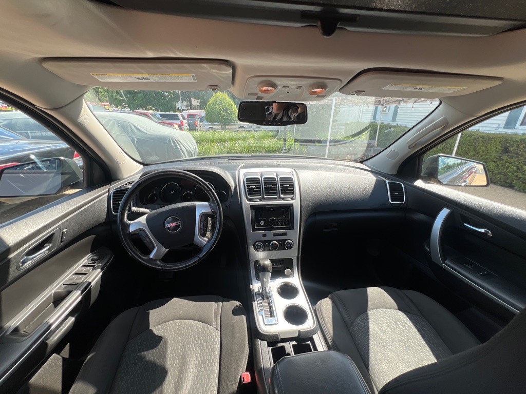 2011 GMC Acadia Image 17