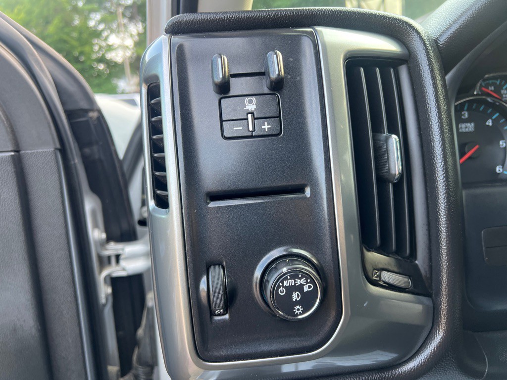 2015 Chevrolet Silverado 1500 Image 11
