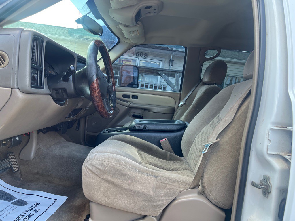 2004 Chevrolet Silverado 1500 Image 10