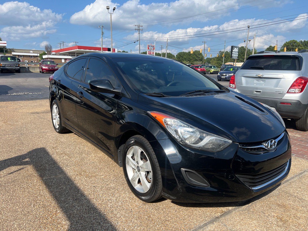 2013 Hyundai Elantra Image 3