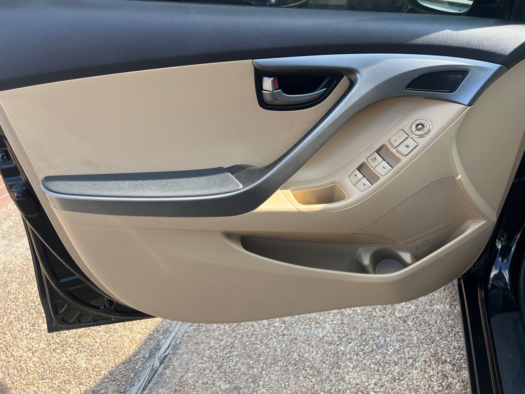 2013 Hyundai Elantra Image 9