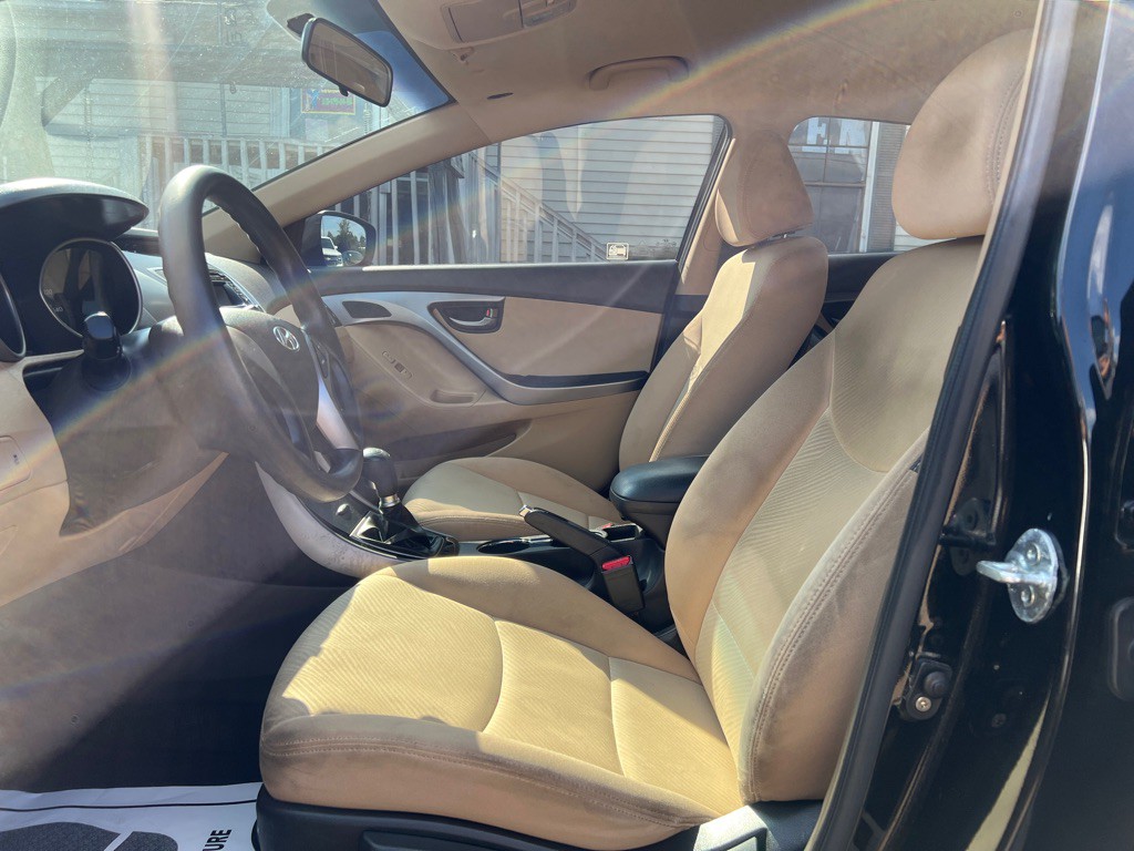 2013 Hyundai Elantra Image 10