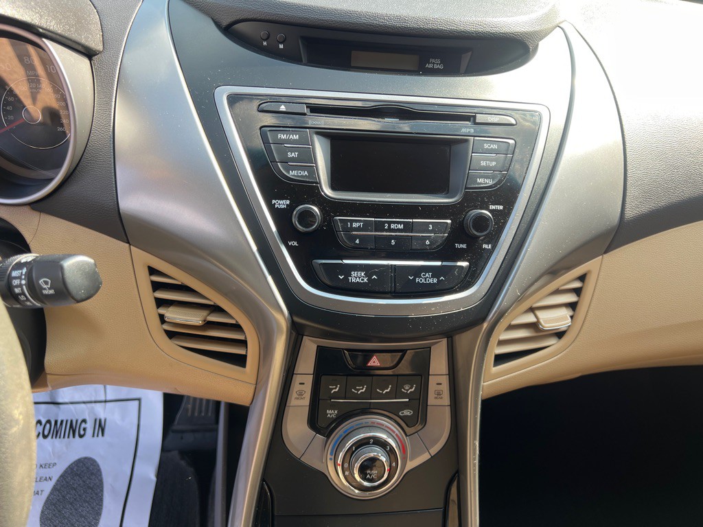 2013 Hyundai Elantra Image 12