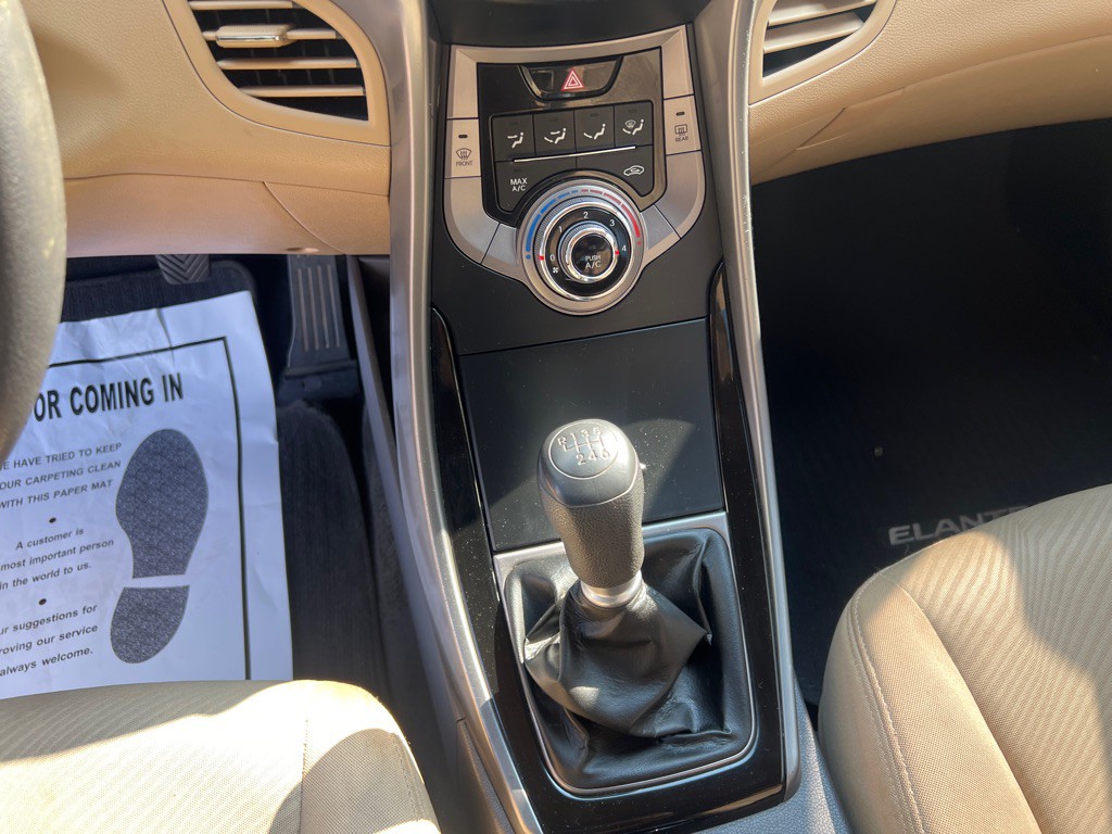 2013 Hyundai Elantra Image 13