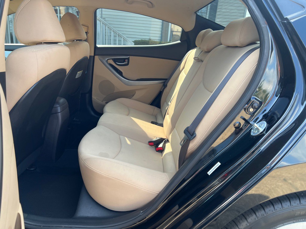2013 Hyundai Elantra Image 15