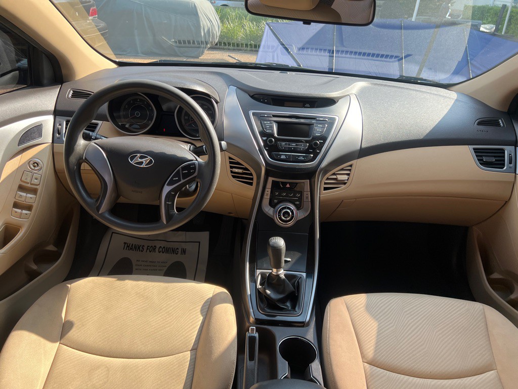 2013 Hyundai Elantra Image 16