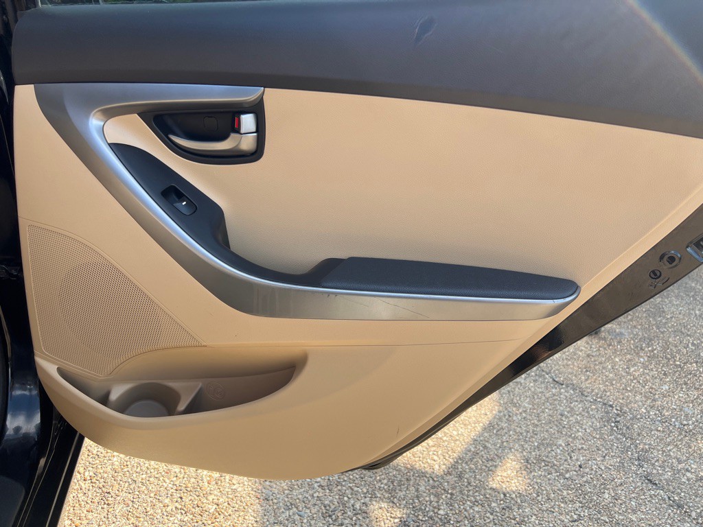 2013 Hyundai Elantra Image 17