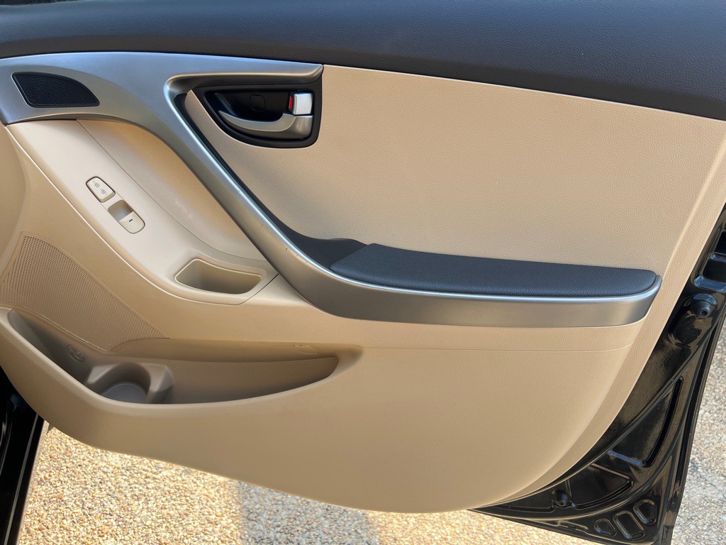 2013 Hyundai Elantra Image 19