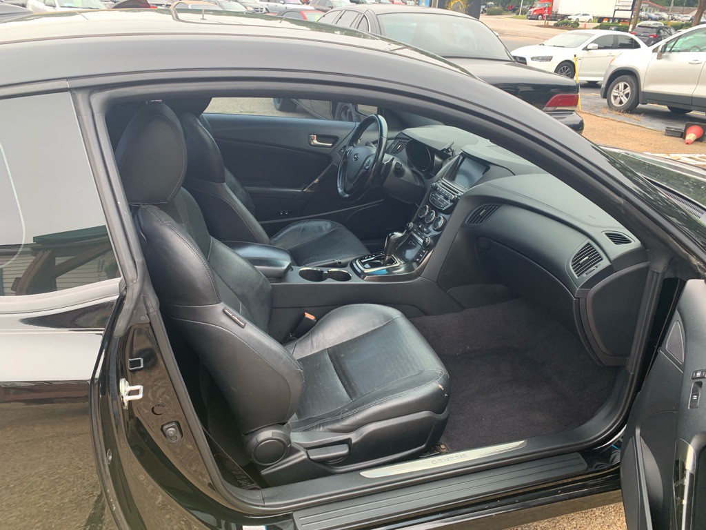 2014 Hyundai Genesis Image 17