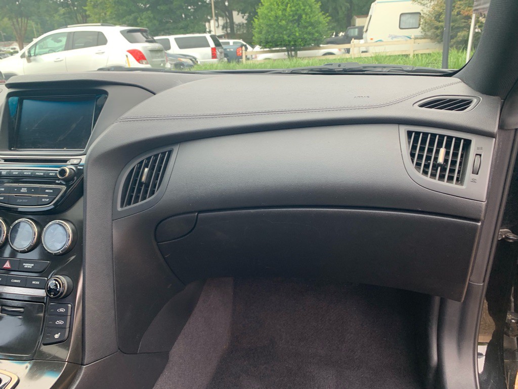 2014 Hyundai Genesis Image 18
