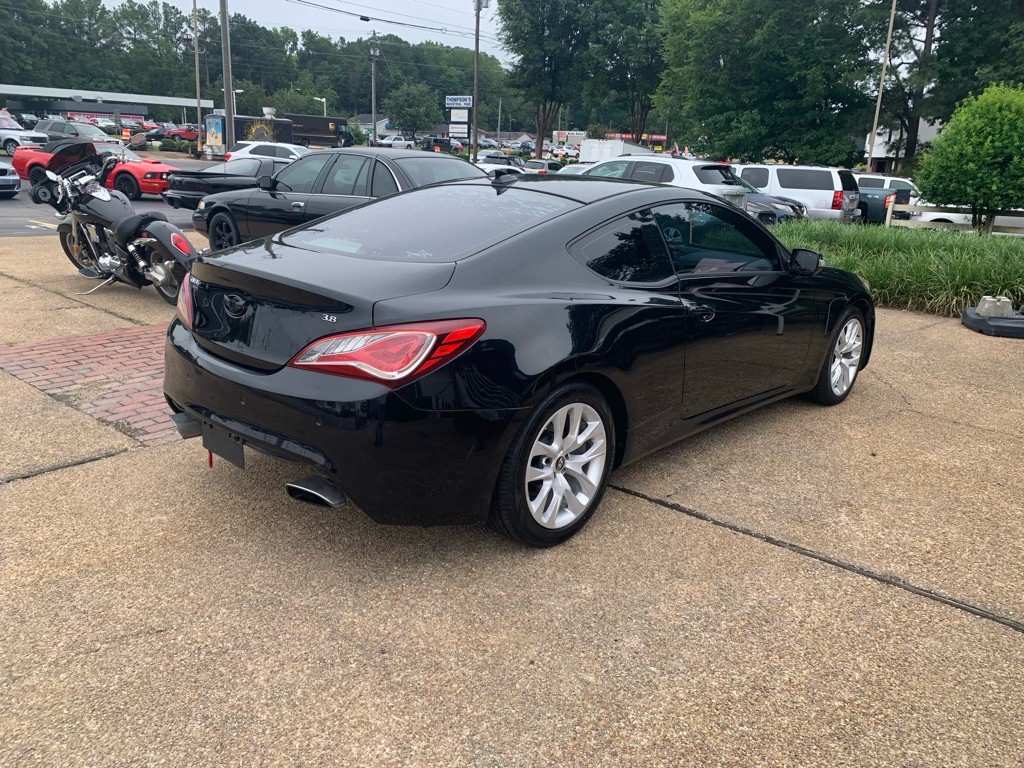 2014 Hyundai Genesis Image 5