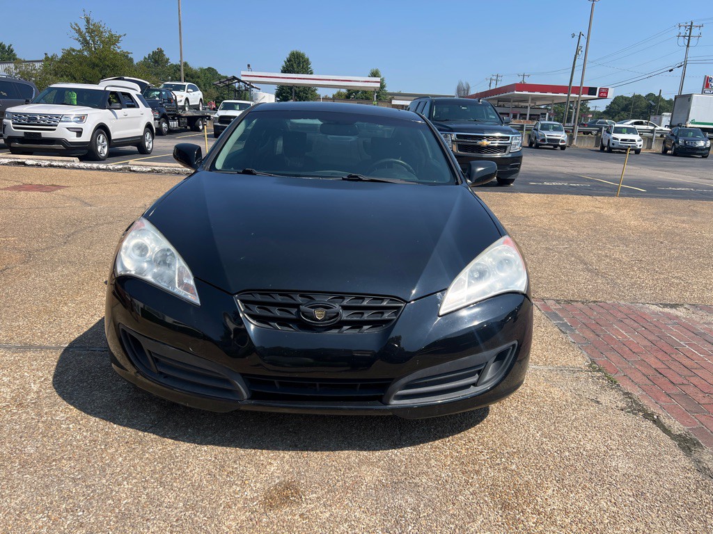 2011 Hyundai Genesis Image 2