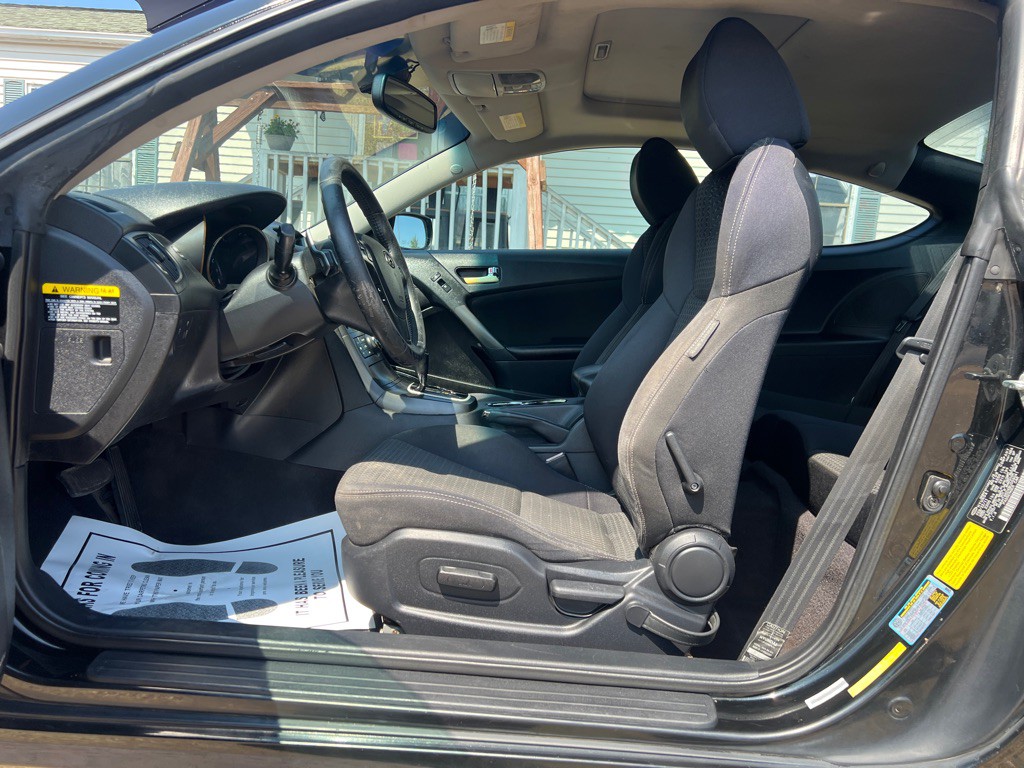2011 Hyundai Genesis Image 10