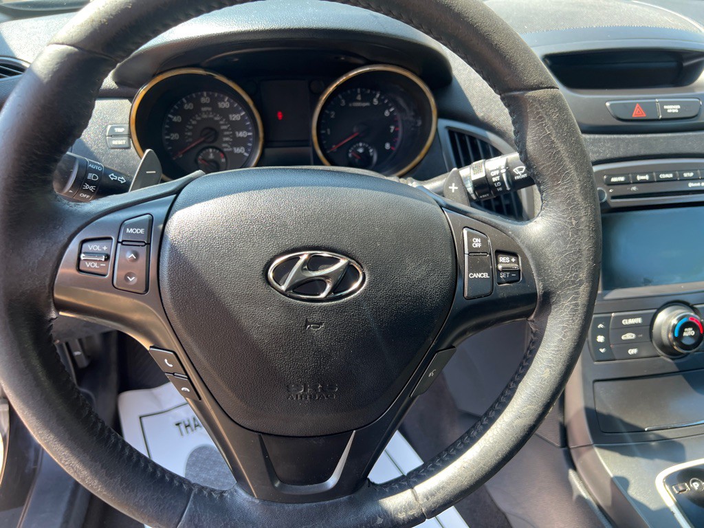 2011 Hyundai Genesis Image 11