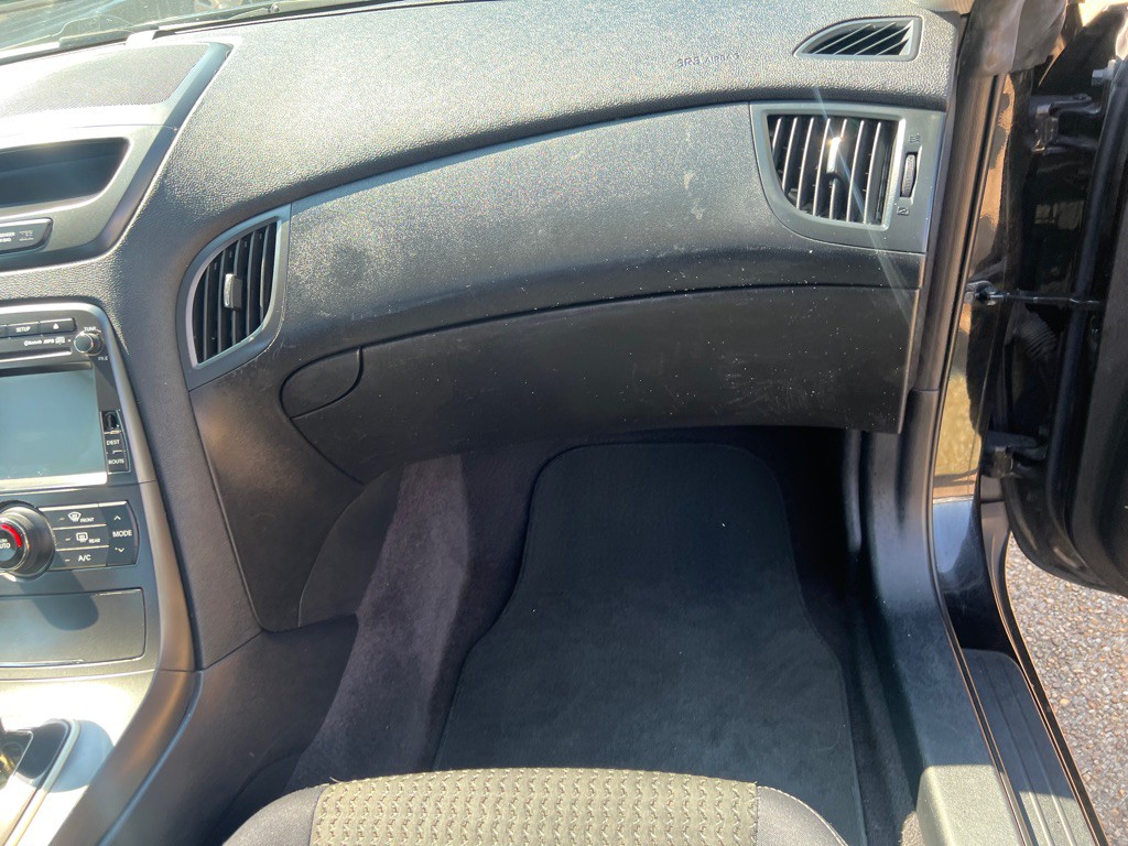 2011 Hyundai Genesis Image 16