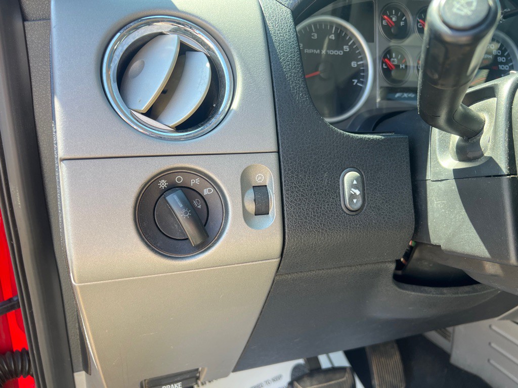 2004 Ford F-150 Image 11