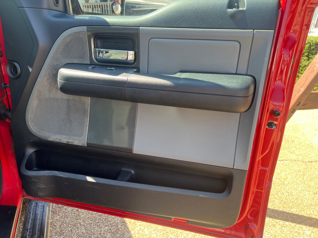 2004 Ford F-150 Image 21