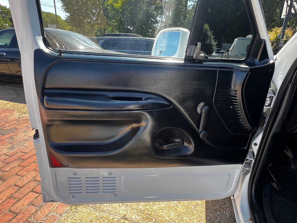 1994 Ford F-150 Image 9