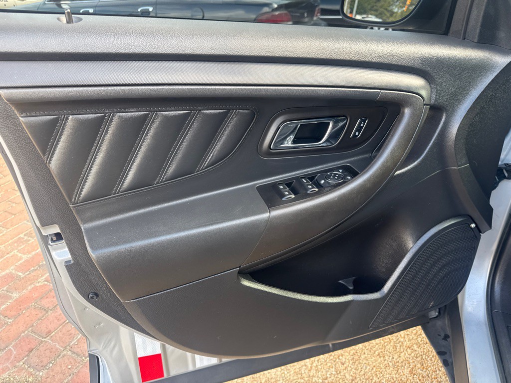 2016 Ford Taurus Image 9