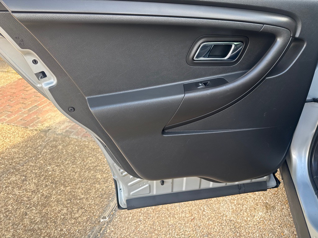 2016 Ford Taurus Image 15