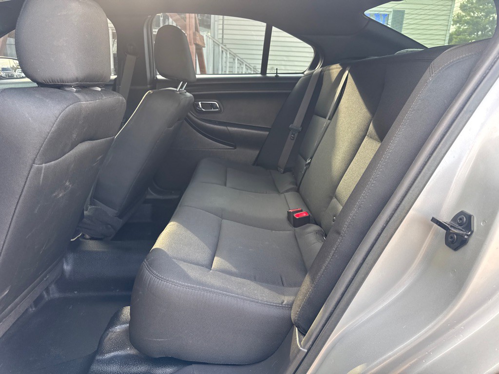 2016 Ford Taurus Image 16