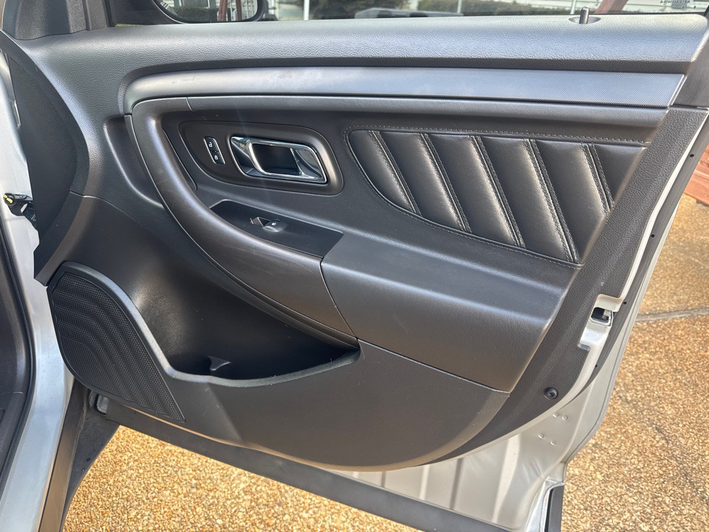 2016 Ford Taurus Image 20