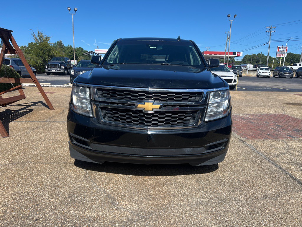 2017 Chevrolet Suburban Image 2