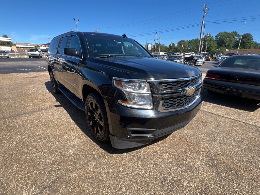 2017 Chevrolet Suburban Image 3
