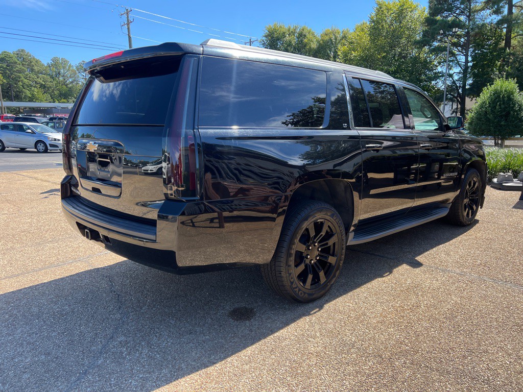 2017 Chevrolet Suburban Image 5