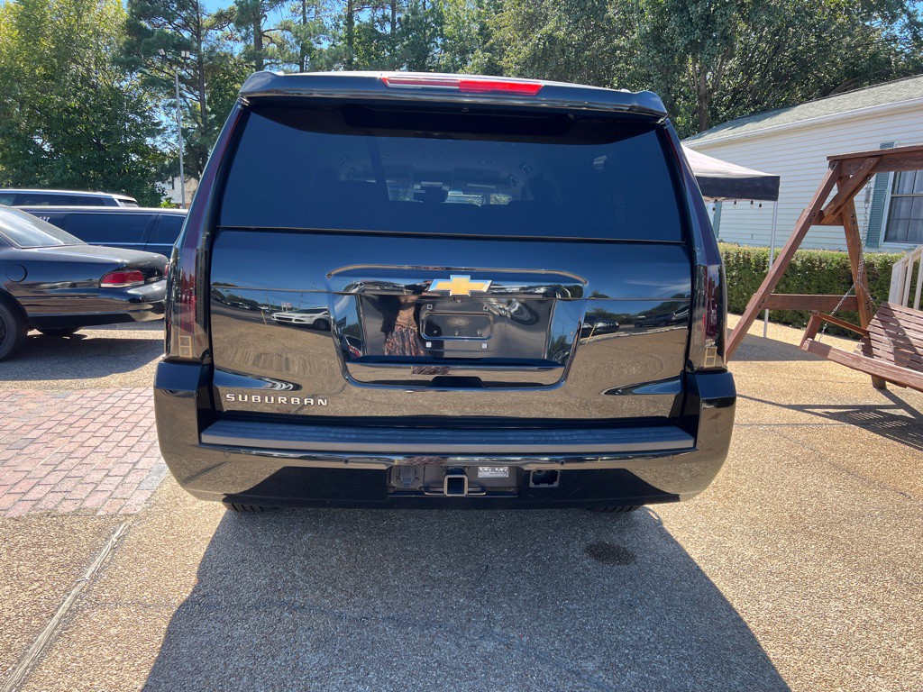 2017 Chevrolet Suburban Image 6