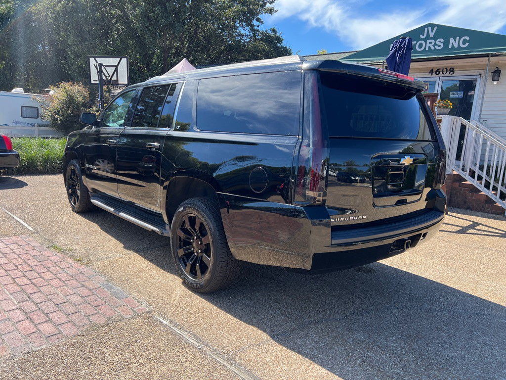 2017 Chevrolet Suburban Image 7