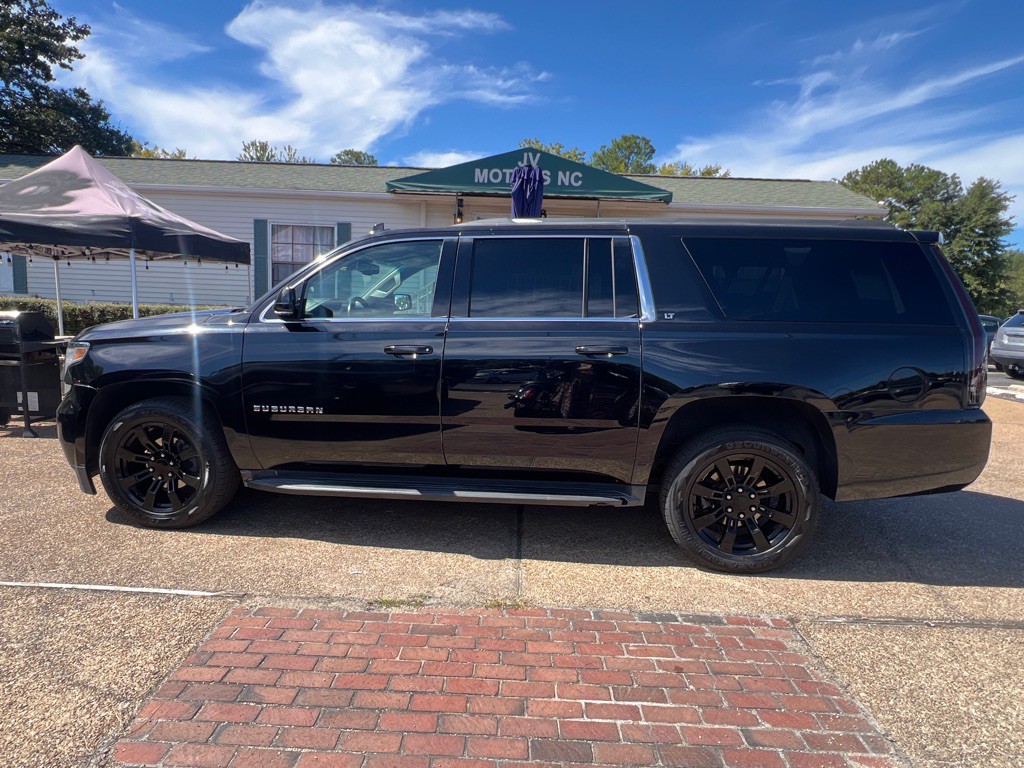 2017 Chevrolet Suburban Image 8