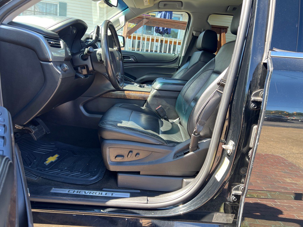 2017 Chevrolet Suburban Image 10
