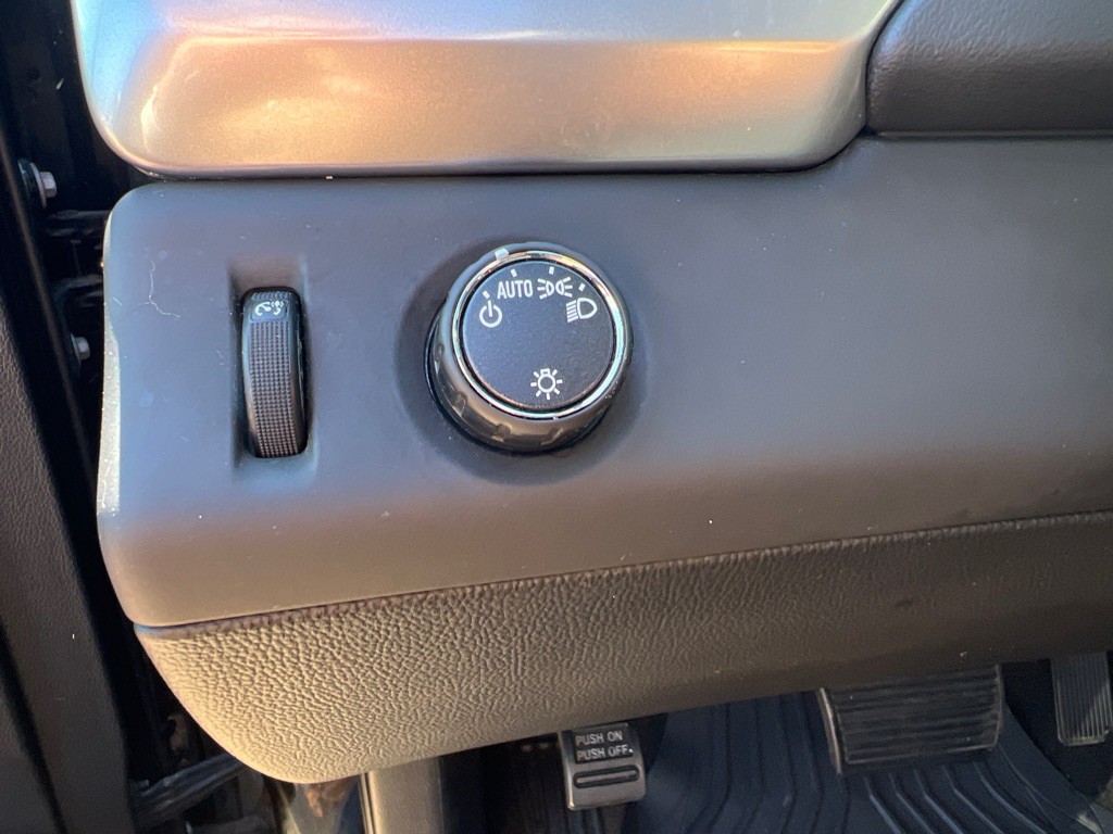 2017 Chevrolet Suburban Image 11