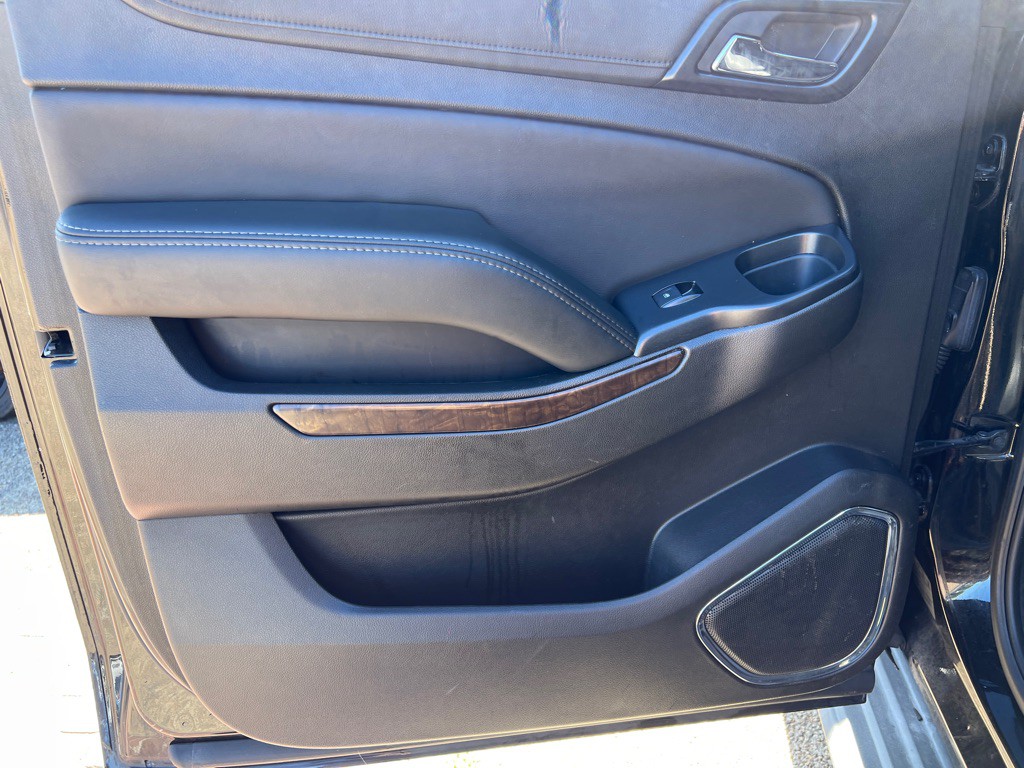 2017 Chevrolet Suburban Image 17