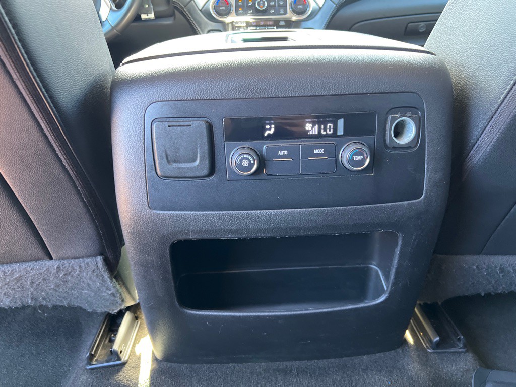 2017 Chevrolet Suburban Image 19