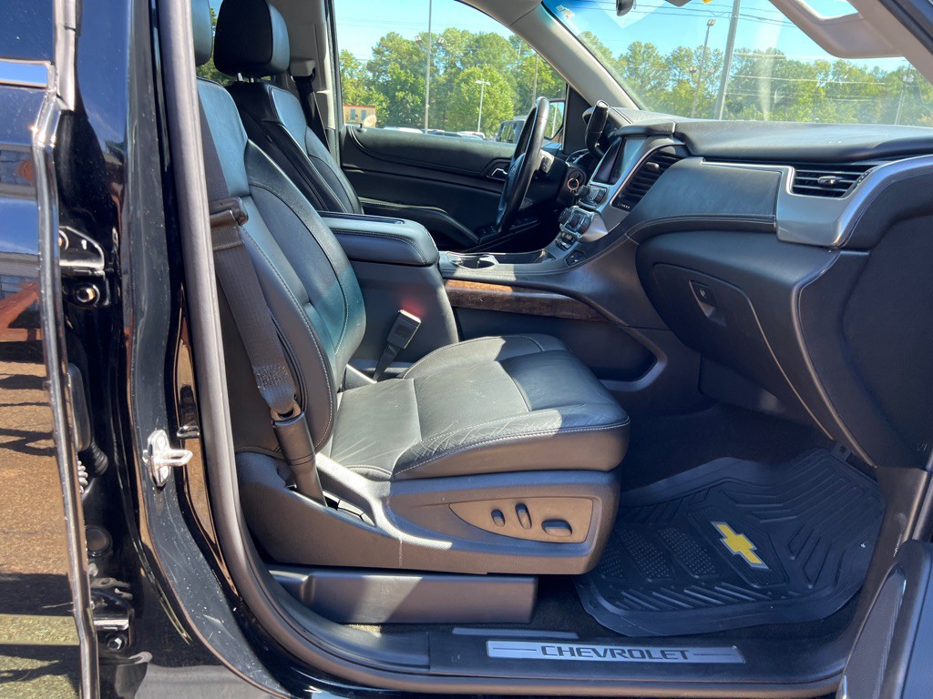 2017 Chevrolet Suburban Image 25